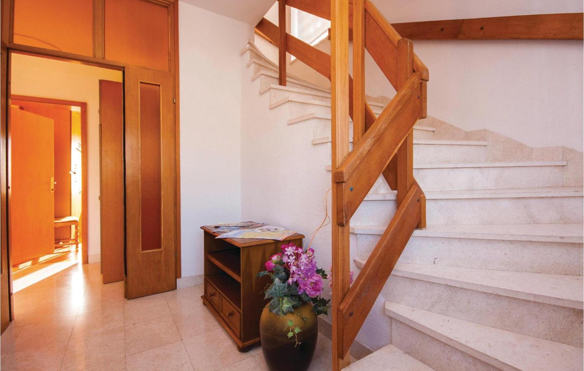 Cozy Home In Dolac With Kitchen Primošten Eksteriør bilde